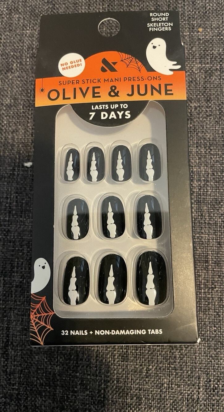 Olive & June Super Stick Mani Press-On Nails 32 Short Round Skeleton Fingers